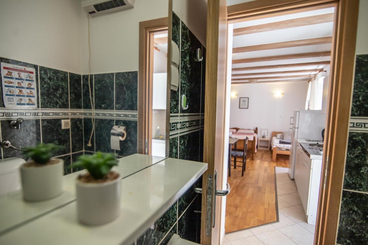 Apartments Loriana Шибеник Экстерьер фото