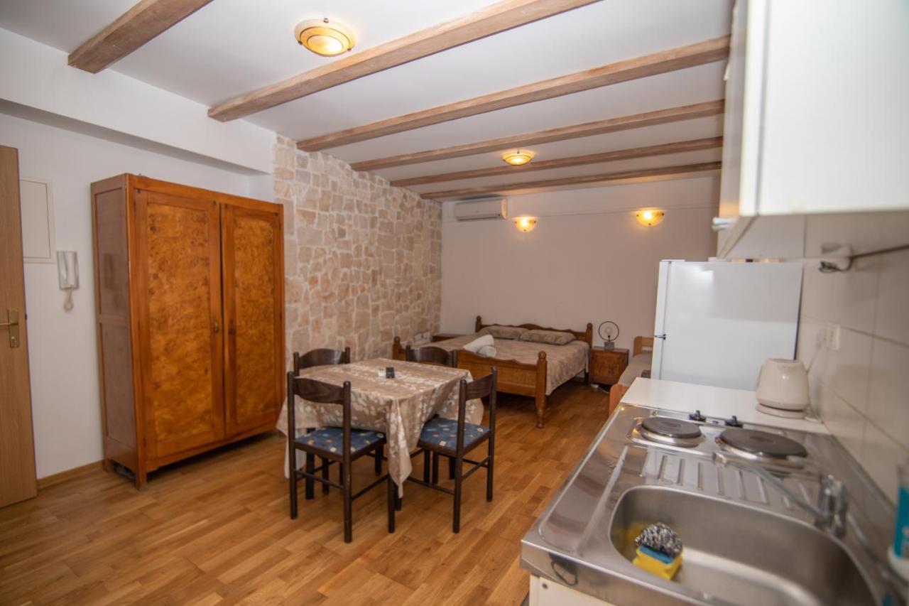 Apartments Loriana Шибеник Экстерьер фото