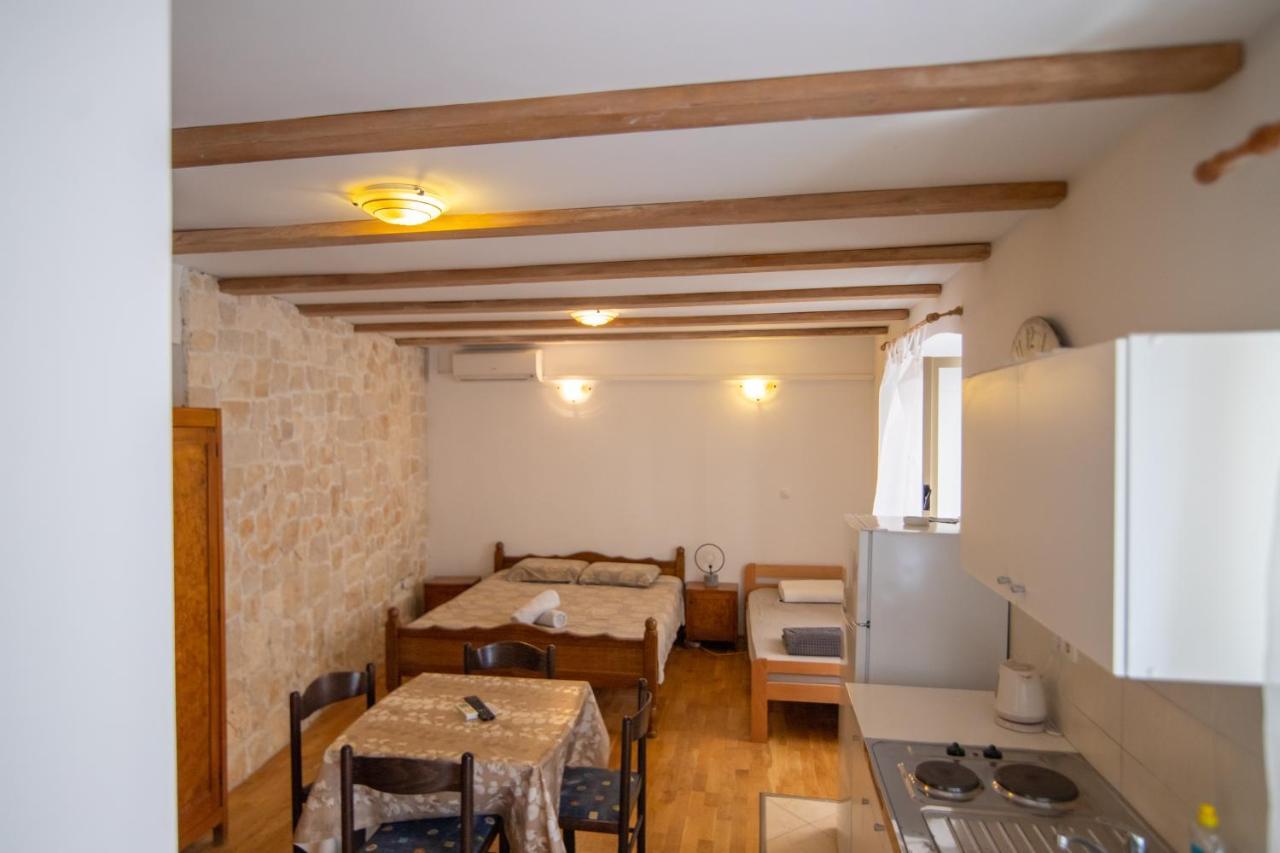 Apartments Loriana Шибеник Экстерьер фото