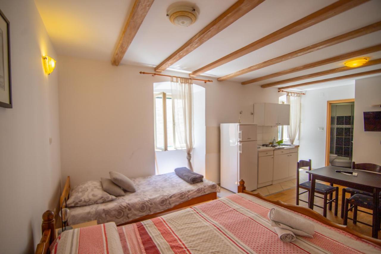 Apartments Loriana Шибеник Экстерьер фото