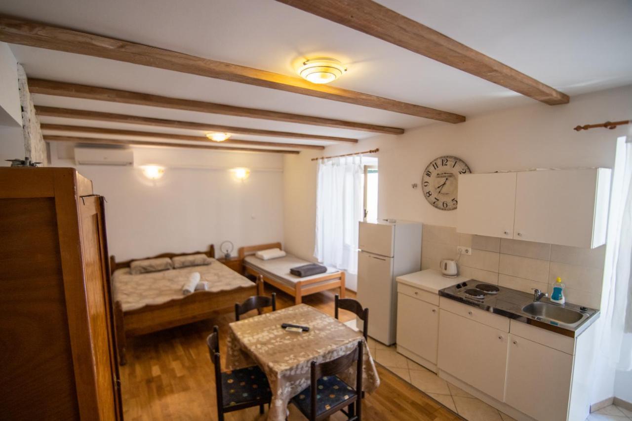 Apartments Loriana Шибеник Экстерьер фото