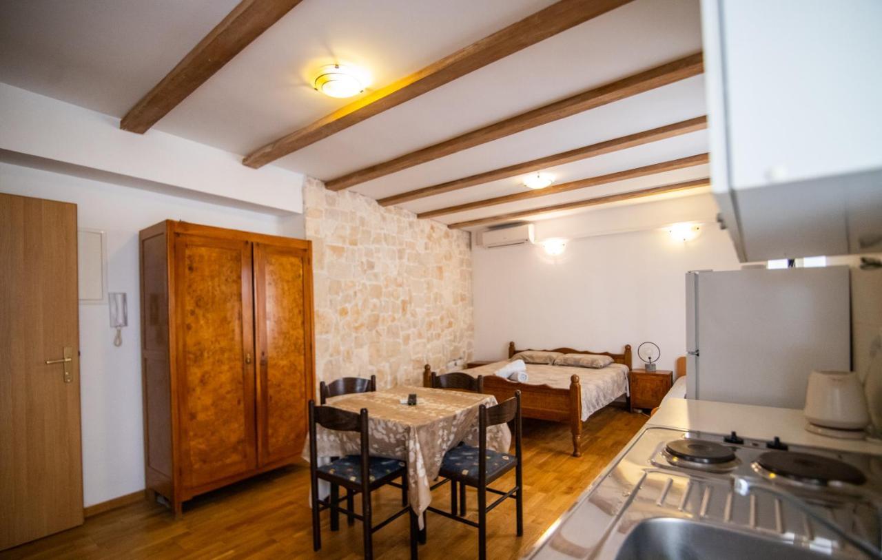 Apartments Loriana Шибеник Экстерьер фото