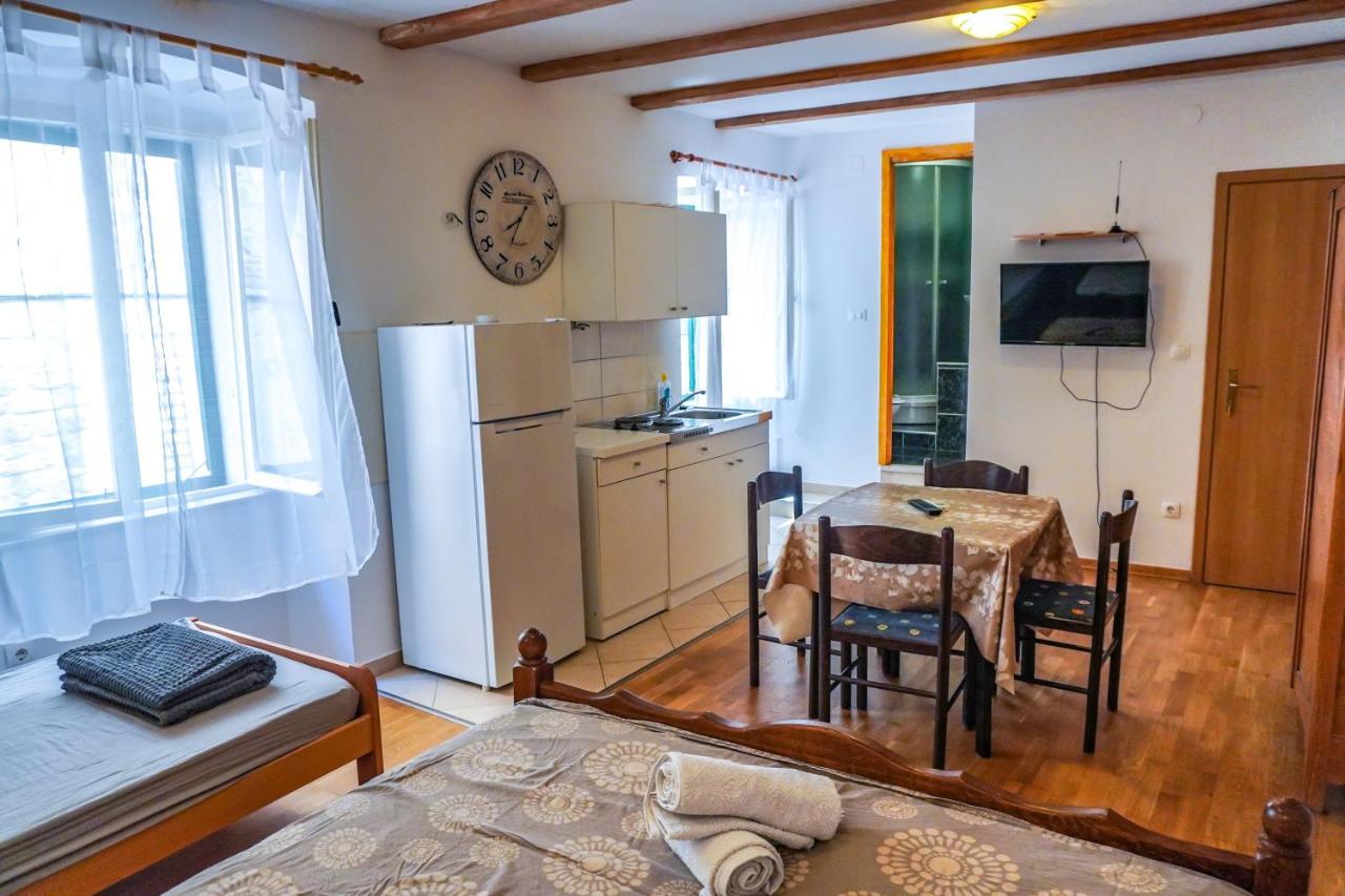 Apartments Loriana Шибеник Экстерьер фото
