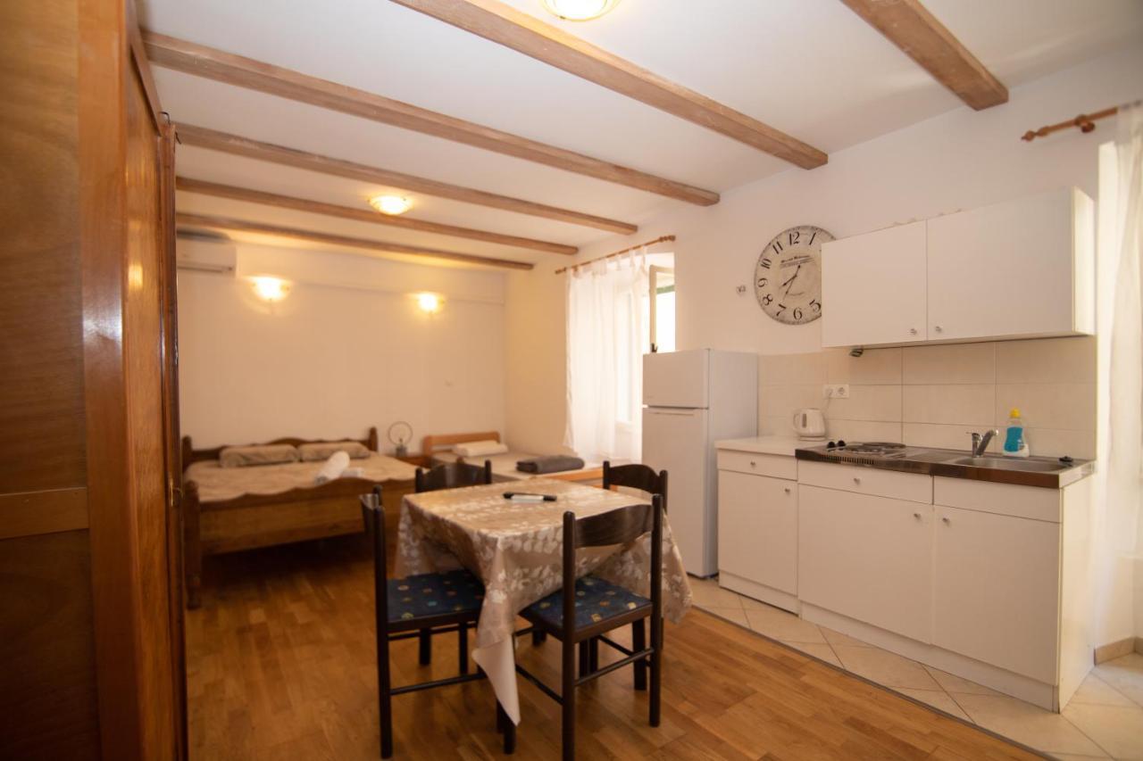 Apartments Loriana Шибеник Экстерьер фото