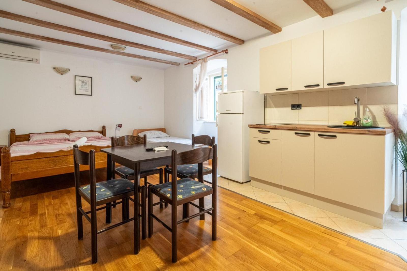 Apartments Loriana Шибеник Экстерьер фото
