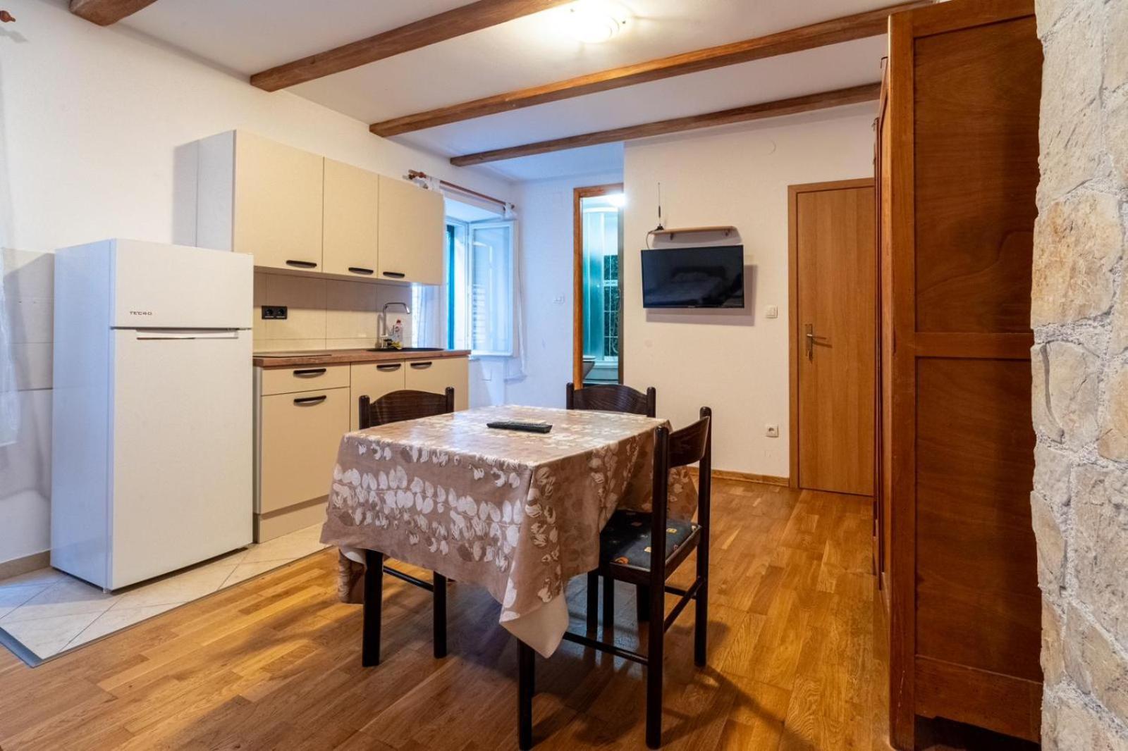Apartments Loriana Шибеник Экстерьер фото