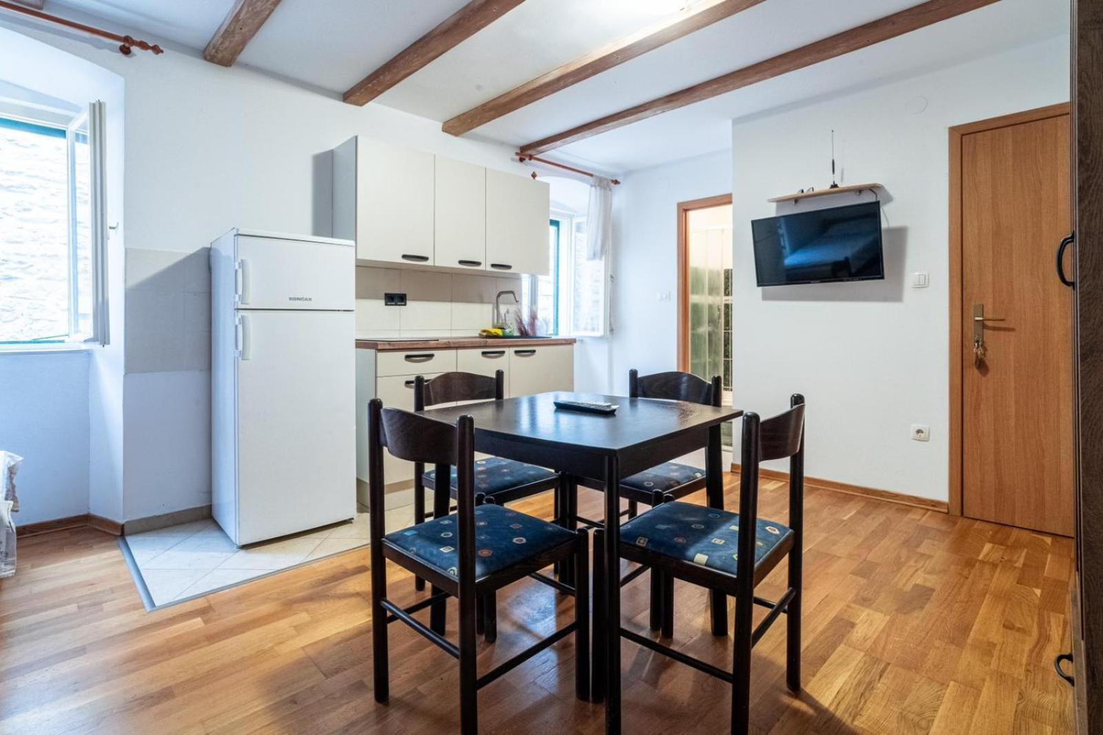 Apartments Loriana Шибеник Экстерьер фото