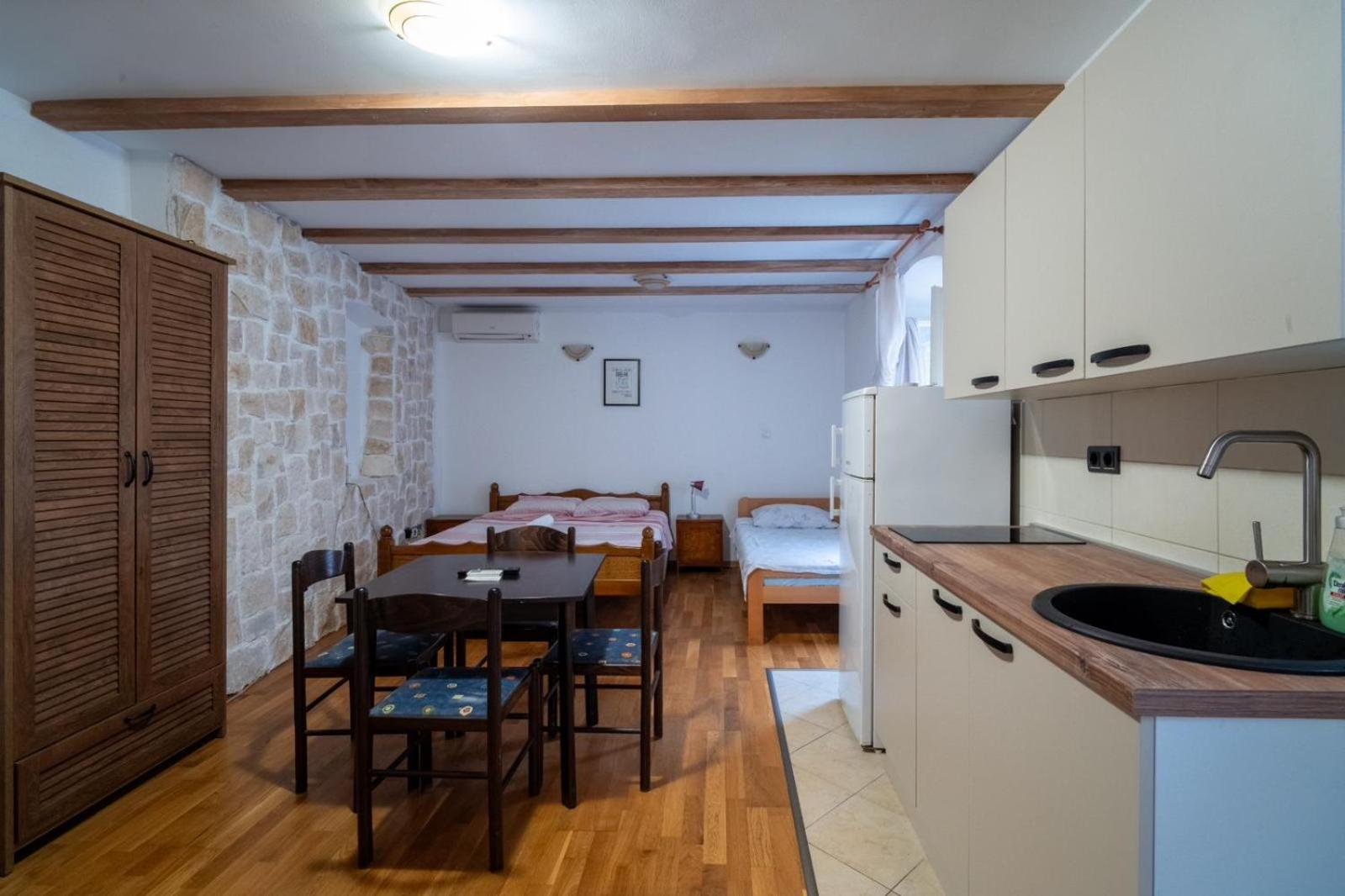 Apartments Loriana Шибеник Экстерьер фото