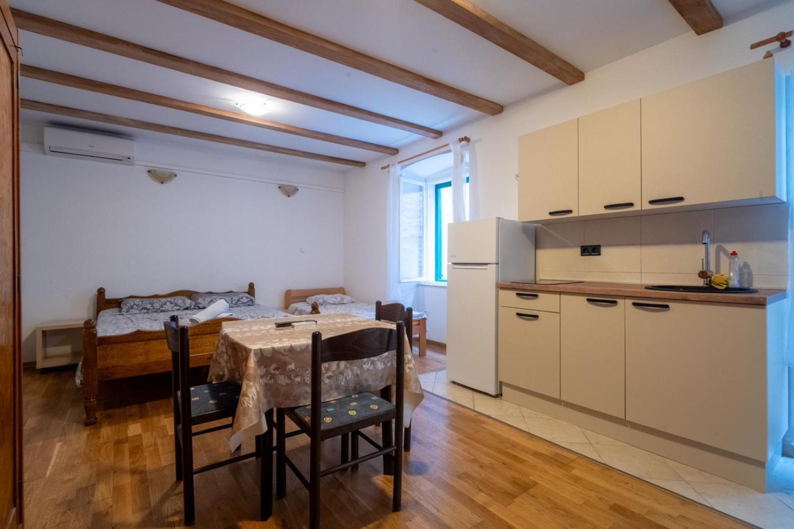 Apartments Loriana Шибеник Экстерьер фото